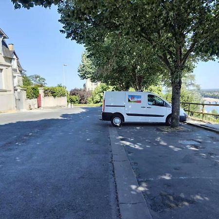 Chambre Grise Dans Une Demeure Du 16Eme A Saumur Comprenant Cuisine Equipee Zewnętrze zdjęcie